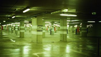 Обои 2048x1152 подземная парковка