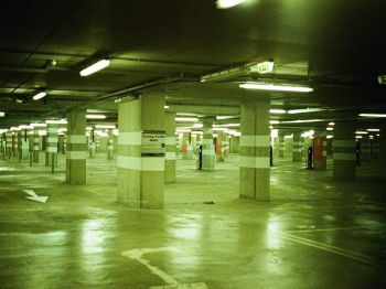 underground parking Wallpaper 800x600