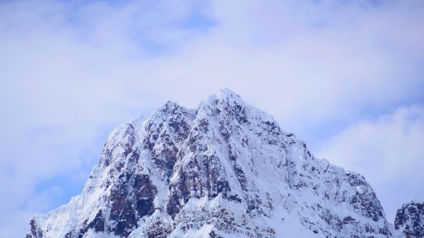 snow mountain Wallpaper 2048x1152