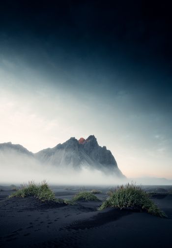 Обои 1640x2360 Исландия, туман, пейзаж
