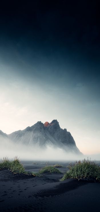 Обои 1080x2280 Исландия, туман, пейзаж
