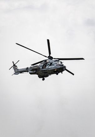 Обои 1640x2360 военный вертолет