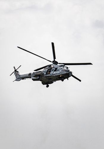 Обои 1668x2388 военный вертолет