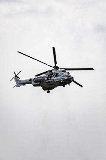 Обои 640x960 военный вертолет