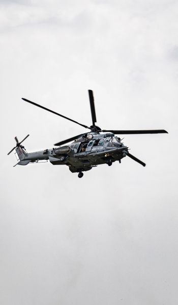 Обои 600x1024 военный вертолет