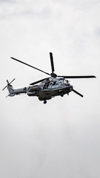Обои 640x1136 военный вертолет