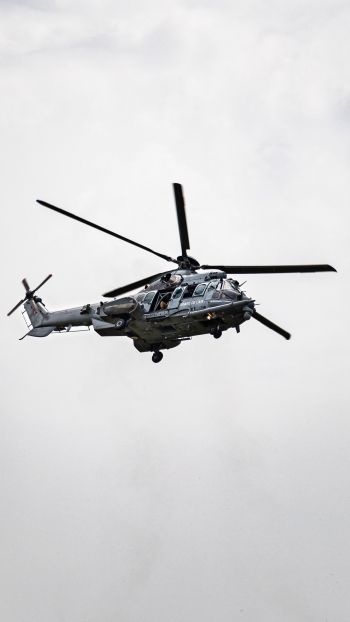 Обои 1080x1920 военный вертолет