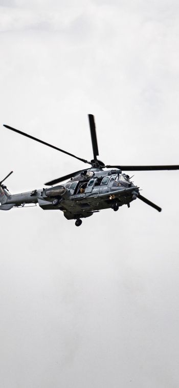 Обои 1242x2688 военный вертолет