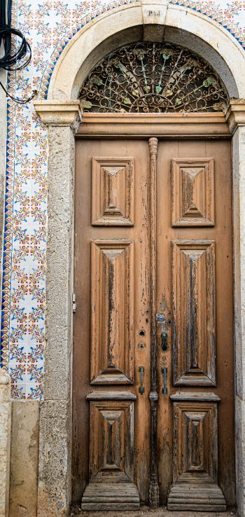 Обои 720x1520 Феррагудо, Португалия, дверь