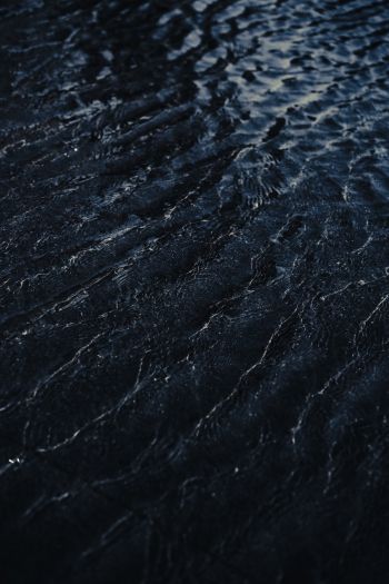 black water Wallpaper 640x960
