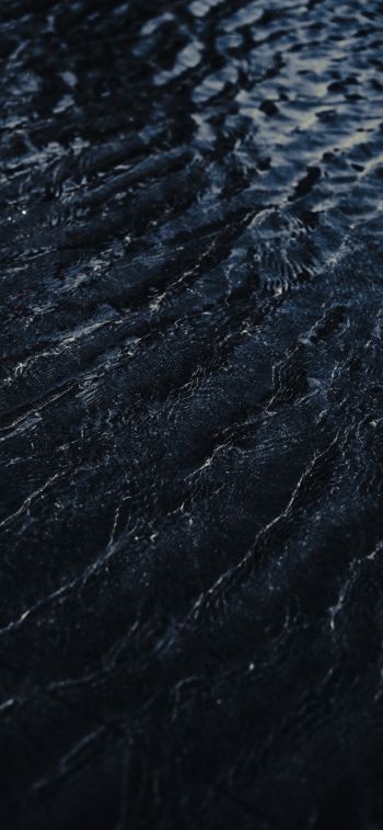 black water Wallpaper 828x1792
