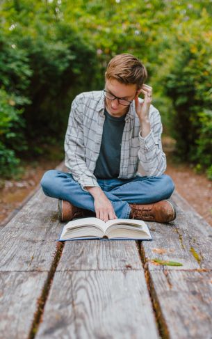 reading in nature Wallpaper 1752x2800