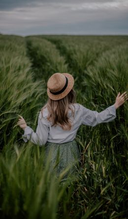 field, girl in a hat Wallpaper 600x1024