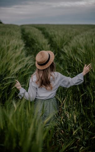 field, girl in a hat Wallpaper 1752x2800