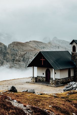 Обои 640x960 церковь, в горах