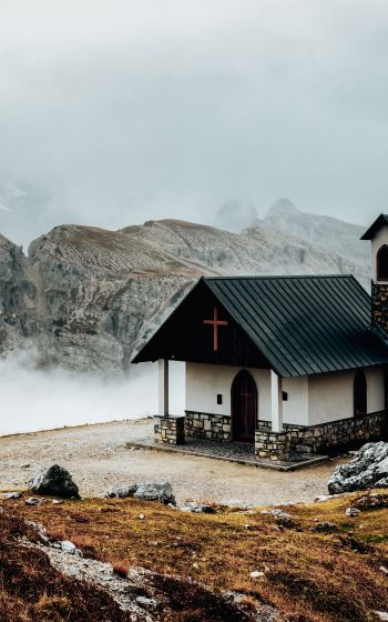 Обои 1600x2560 церковь, в горах