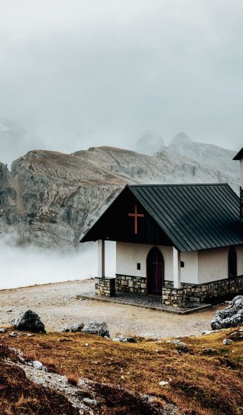 Обои 600x1024 церковь, в горах