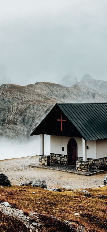 Обои 1080x2340 церковь, в горах