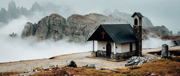 Обои 2560x1080 церковь, в горах