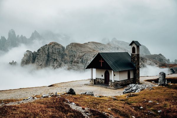 Обои 7500x5000 церковь, в горах