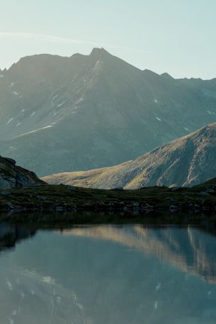 lake in the mountains Wallpaper 640x960