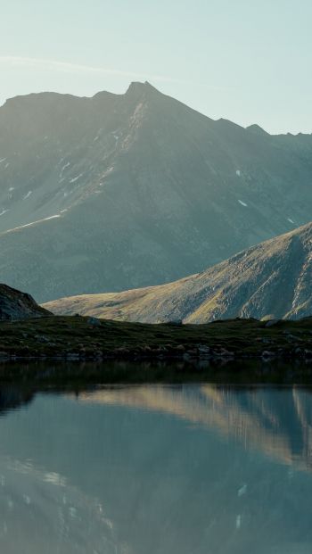 lake in the mountains Wallpaper 640x1136