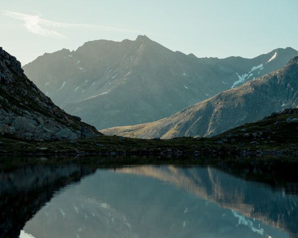 lake in the mountains Wallpaper 1280x1024
