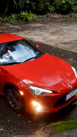 Toyota GT86, rain Wallpaper 640x1136