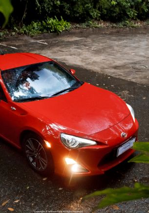 Toyota GT86, rain Wallpaper 1668x2388