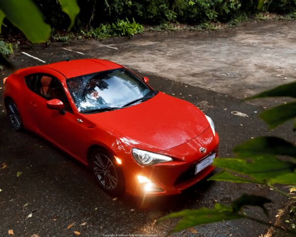 Toyota GT86, rain Wallpaper 1280x1024