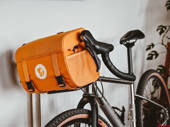 bicycle, picnic bag Wallpaper 1024x768