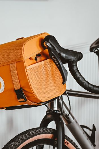 bicycle, picnic bag Wallpaper 640x960