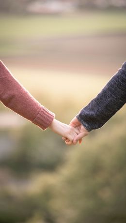 boy and girl hands Wallpaper 640x1136