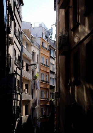 Beyoglu / Istanbul, Turkey Wallpaper 1668x2388