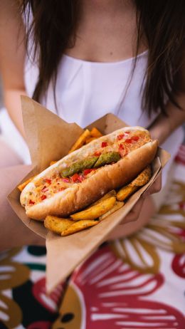 girl with food Wallpaper 750x1334