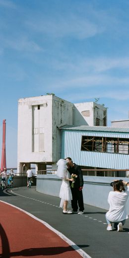 Shanghai, China, newlyweds Wallpaper 720x1440