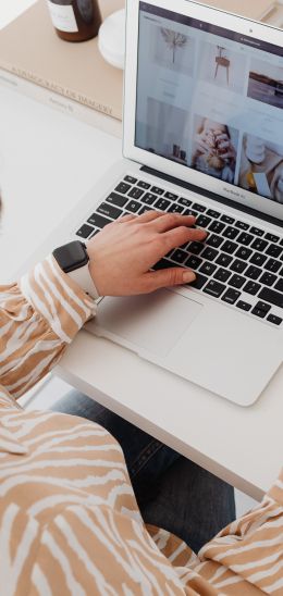 woman at desk Wallpaper 1440x3040