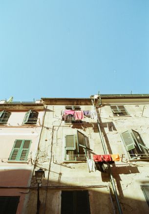 Manarola, SP, Italy Wallpaper 1640x2360