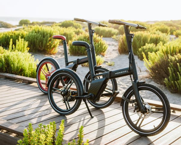 two bikes, walkway on the beach Wallpaper 1280x1024