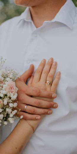 newlyweds hands gg Wallpaper 720x1440