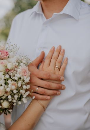 newlyweds hands gg Wallpaper 1640x2360