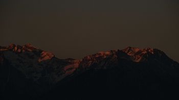Обои 2048x1152 горы в момент заката