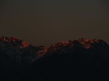 Обои 800x600 горы в момент заката
