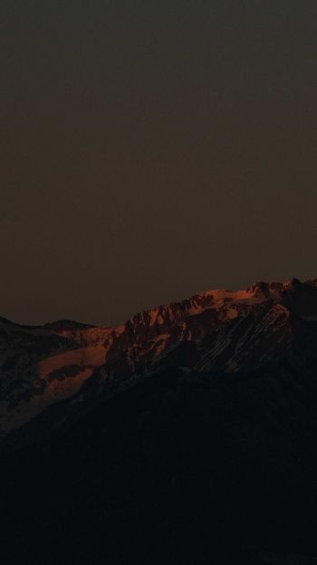 Обои 2160x3840 горы в момент заката