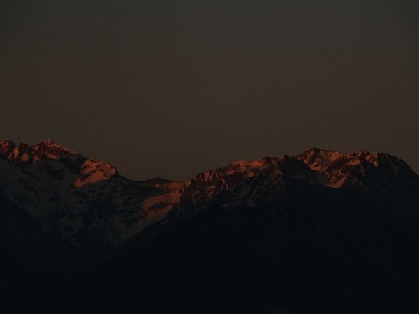 mountains at sunset Wallpaper 800x600