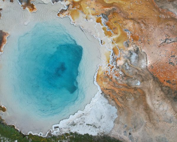 deep lake, blue water Wallpaper 1280x1024
