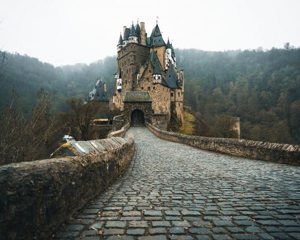 Castle Eltz, Wierschem, Germany Wallpaper 1280x1024