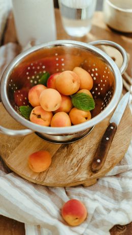 cup with peaches Wallpaper 640x1136