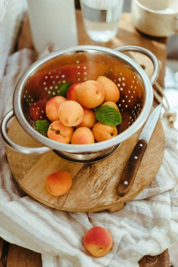 cup with peaches Wallpaper 640x960