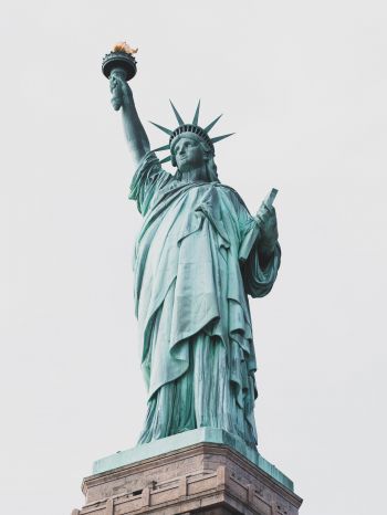statue of liberty Wallpaper 1620x2160